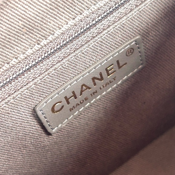 Chanel Coco Curve Vanity Case - Picture 8 of 12